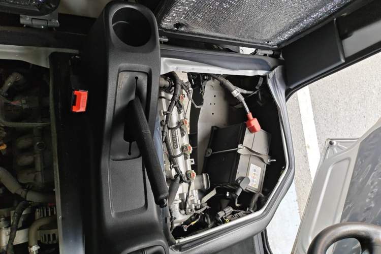 Used Wuling Zhiguang 2023 1.5L Practical Version 5/7 Seats Engine Bay Left