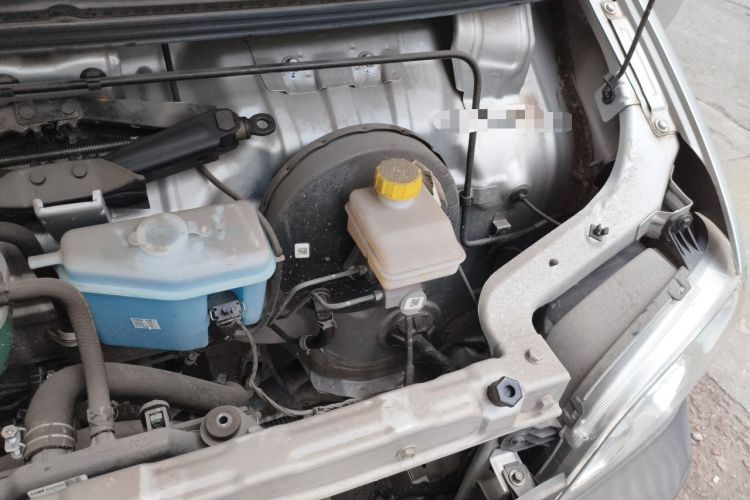 Used Wuling Zhiguang 2023 1.5L Practical Version 5/7 Seats Engine Bay Left