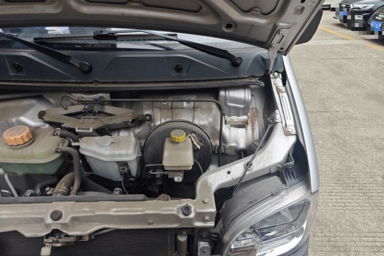Used Wuling Zhiguang 2023 1.5L Practical Version 5/7 Seats Engine Bay Left