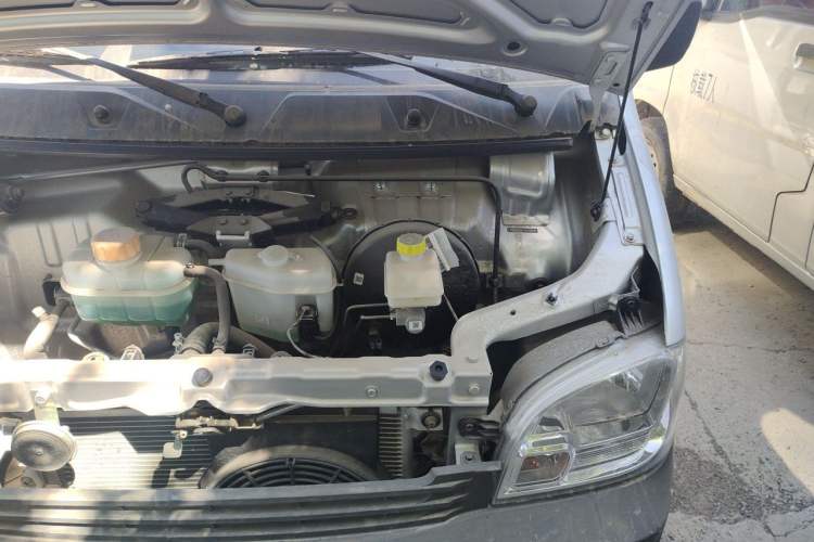 Used Wuling Zhiguang 2023 1.5L Practical Version 5/7 Seats Engine Bay Left