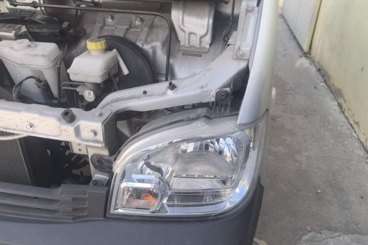 Used Wuling Zhiguang 2023 1.5L Practical Version 5/7 Seats Engine Bay Left