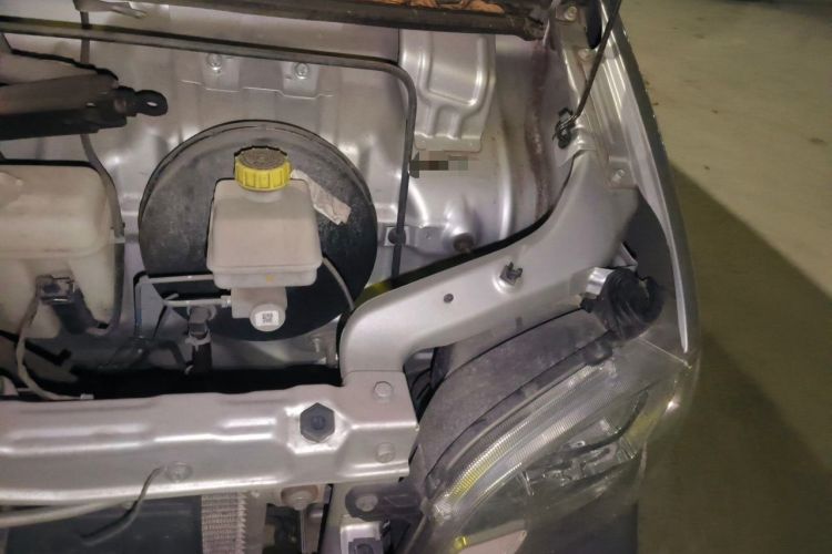 Used Wuling Zhiguang 2023 1.5L Practical Version 5/7 Seats Engine Bay Left