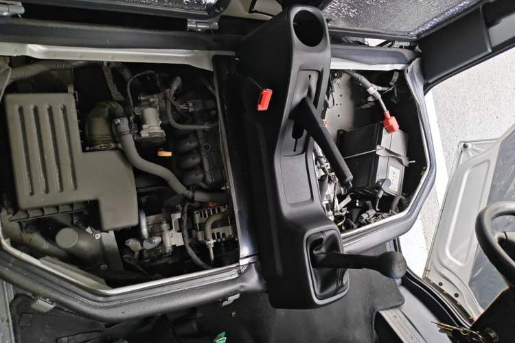 Used Wuling Zhiguang 2023 1.5L Practical Version 5/7 Seats Engine Bay