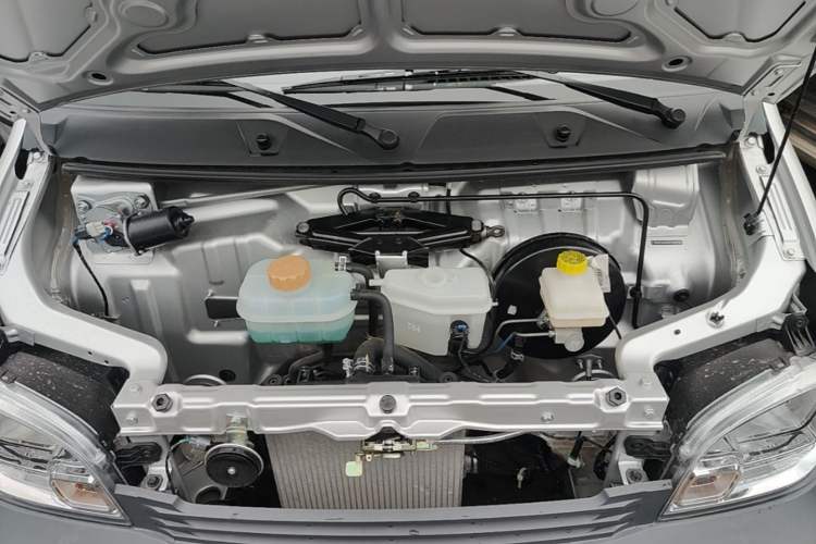 Used Wuling Zhiguang 2023 1.5L Practical Version 5/7 Seats Engine Bay