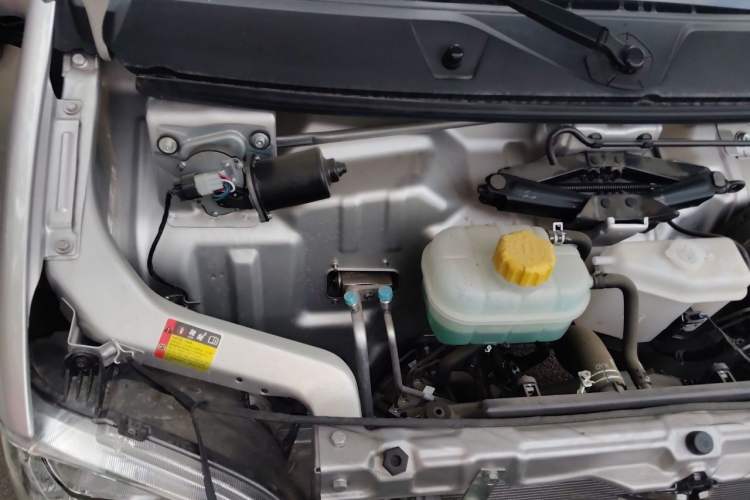 Used Wuling Zhiguang 2023 1.5L Practical Version 5/7 Seats Engine Bay Right