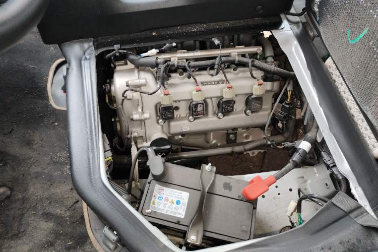 Used Wuling Zhiguang 2023 1.5L Practical Version 5/7 Seats Engine Bay Right