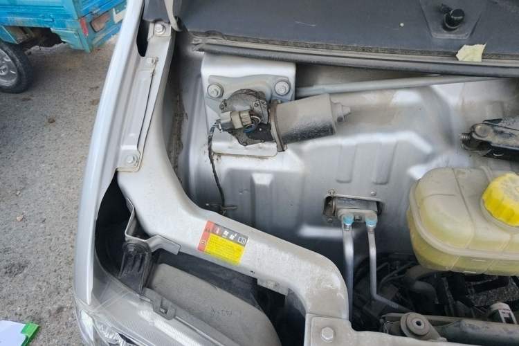 Used Wuling Zhiguang 2023 1.5L Practical Version 5/7 Seats Engine Bay Right