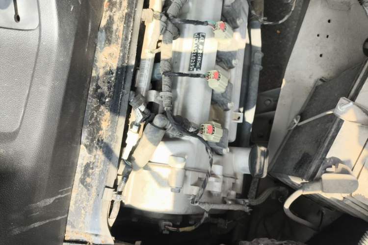 Used Wuling Zhiguang 2023 1.5L Practical Version 5/7 Seats Engine Bay Right