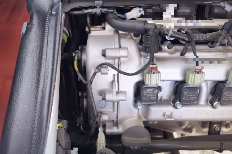 Used Wuling Zhiguang 2023 1.5L Practical Version 5/7 Seats Engine Bay Right