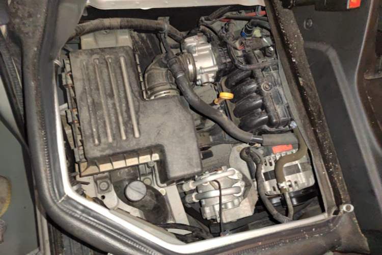 Used Wuling Zhiguang 2023 1.5L Practical Version 5/7 Seats Engine Bay Right