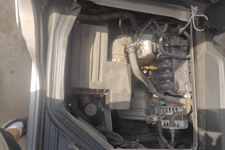Used Wuling Zhiguang 2023 1.5L Practical Version 5/7 Seats Engine Bay Right