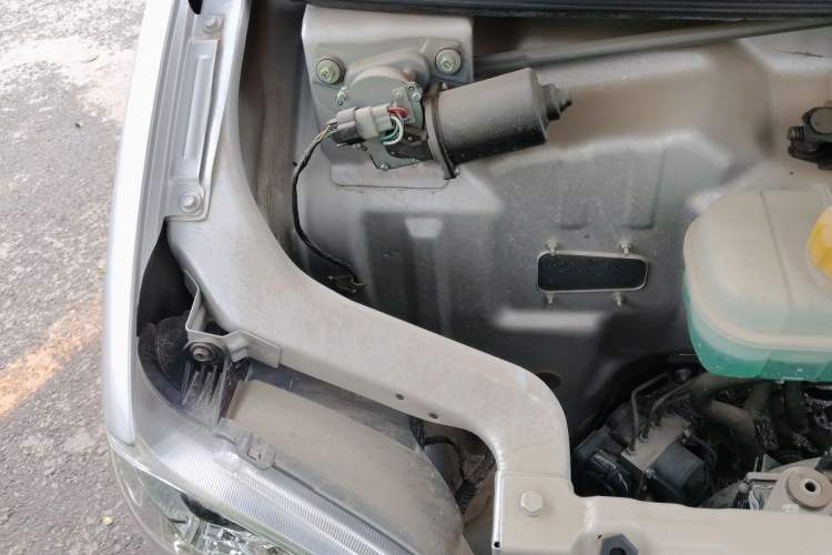 Used Wuling Zhiguang 2023 1.5L Practical Version 5/7 Seats Engine Bay Right