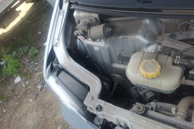 Used Wuling Zhiguang 2023 1.5L Practical Version 5/7 Seats Engine Bay Right