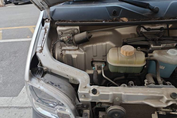 Used Wuling Zhiguang 2023 1.5L Practical Version 5/7 Seats Engine Bay Right