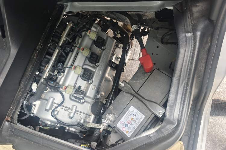 Used Wuling Zhiguang 2023 1.5L Practical Version 5/7 Seats Engine Bay Right