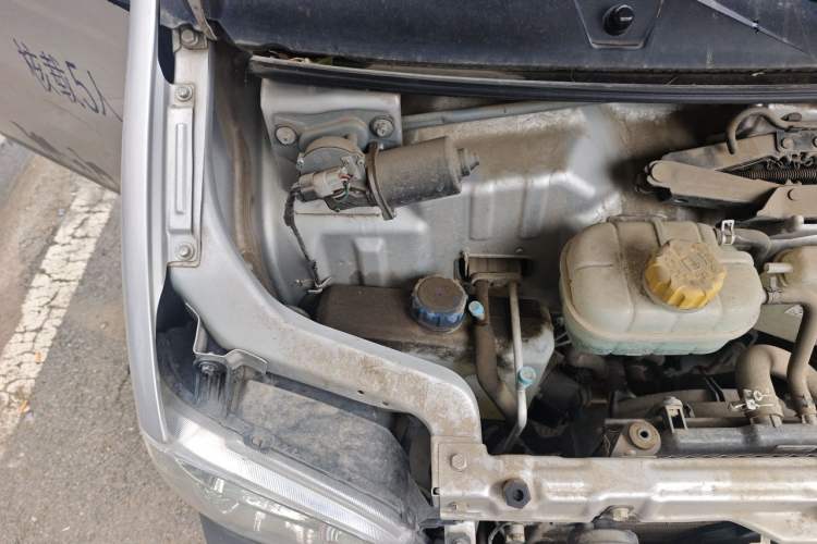 Used Wuling Zhiguang 2023 1.5L Practical Version 5/7 Seats Engine Bay Right