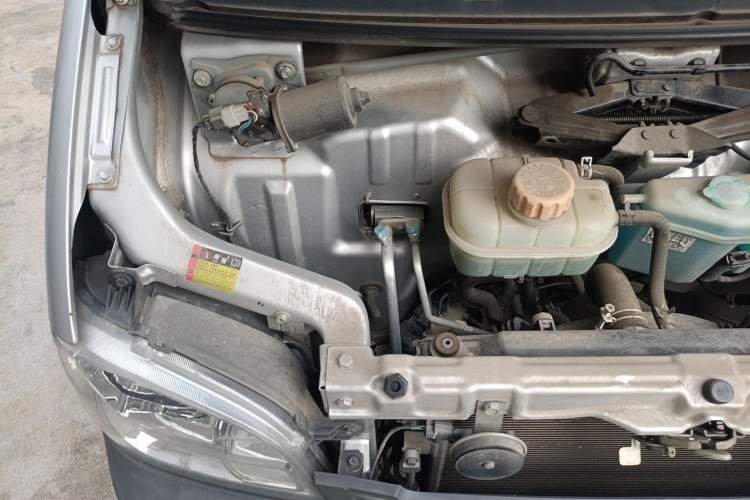 Used Wuling Zhiguang 2023 1.5L Practical Version 5/7 Seats Engine Bay Right