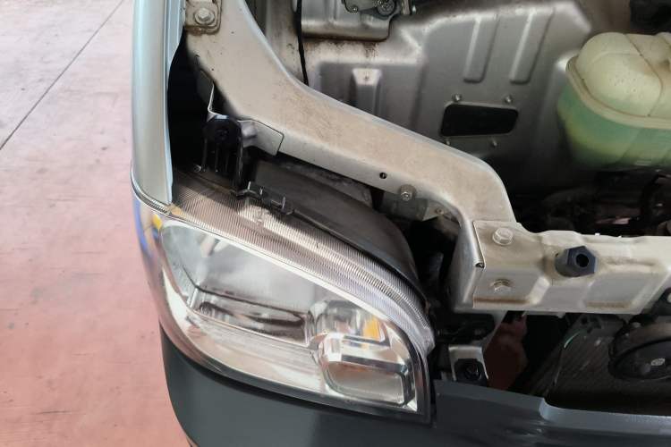 Used Wuling Zhiguang 2023 1.5L Practical Version 5/7 Seats Engine Bay Right