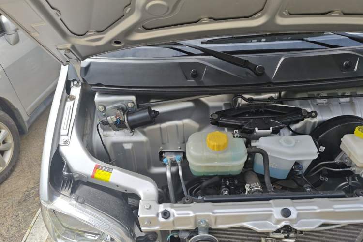 Used Wuling Zhiguang 2023 1.5L Practical Version 5/7 Seats Engine Bay Right