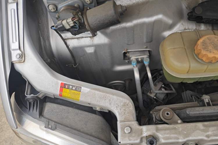 Used Wuling Zhiguang 2023 1.5L Practical Version 5/7 Seats Engine Bay Right