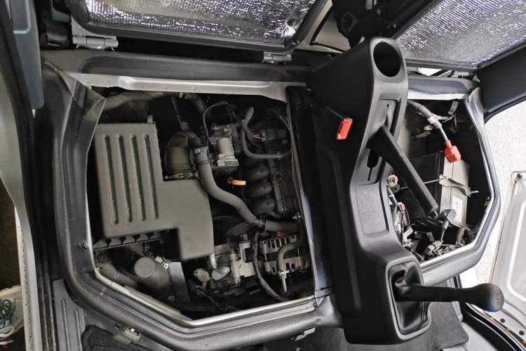 Used Wuling Zhiguang 2023 1.5L Practical Version 5/7 Seats Engine Bay Right