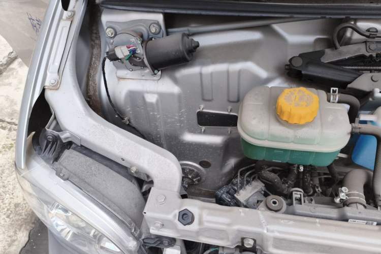 Used Wuling Zhiguang 2023 1.5L Practical Version 5/7 Seats Engine Bay Right