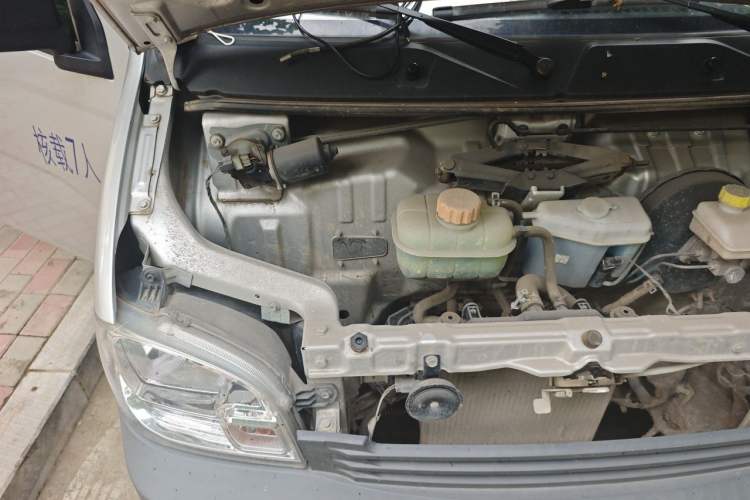 Used Wuling Zhiguang 2023 1.5L Practical Version 5/7 Seats Engine Bay Right
