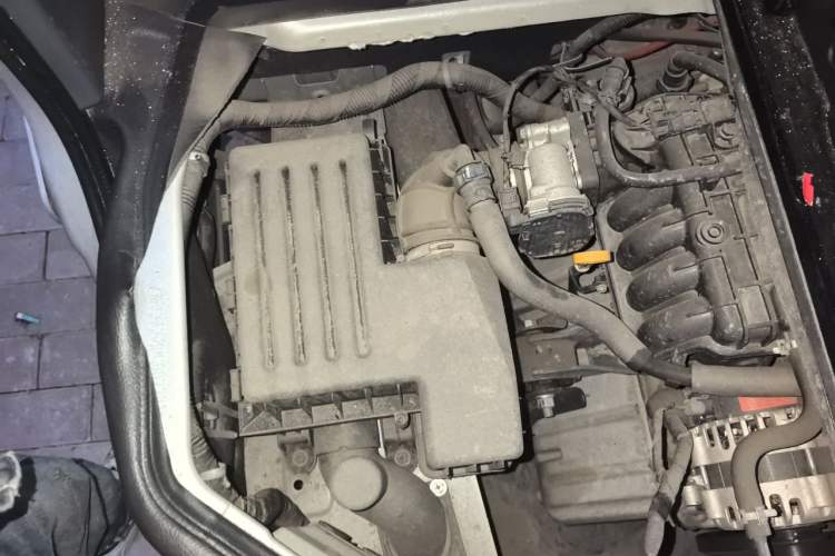 Used Wuling Zhiguang 2023 1.5L Practical Version 5/7 Seats Engine Bay Right