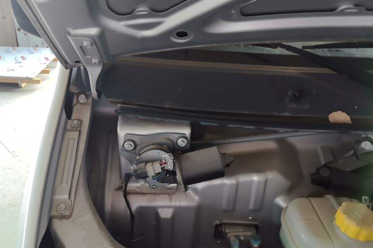 Used Wuling Zhiguang 2023 1.5L Practical Version 5/7 Seats Engine Bay Right