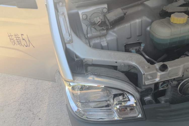 Used Wuling Zhiguang 2023 1.5L Practical Version 5/7 Seats Engine Bay Right