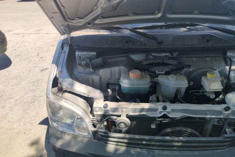 Used Wuling Zhiguang 2023 1.5L Practical Version 5/7 Seats Engine Bay Right