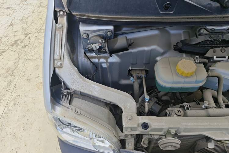 Used Wuling Zhiguang 2023 1.5L Practical Version 5/7 Seats Engine Bay Right