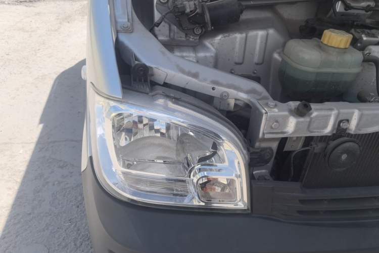 Used Wuling Zhiguang 2023 1.5L Practical Version 5/7 Seats Engine Bay Right