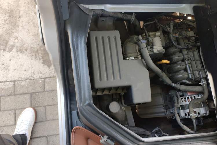 Used Wuling Zhiguang 2023 1.5L Practical Version 5/7 Seats Engine Bay Right