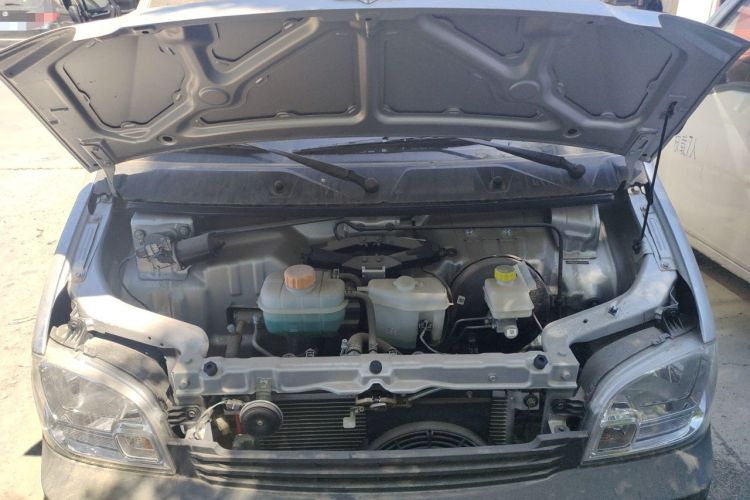 Used Wuling Zhiguang 2023 1.5L Practical Version 5/7 Seats Engine Bay