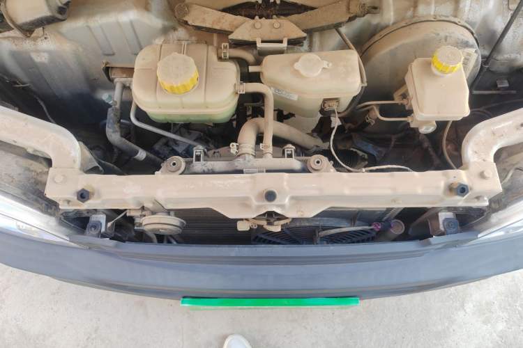 Used Wuling Zhiguang 2023 1.5L Practical Version 5/7 Seats Engine Bay