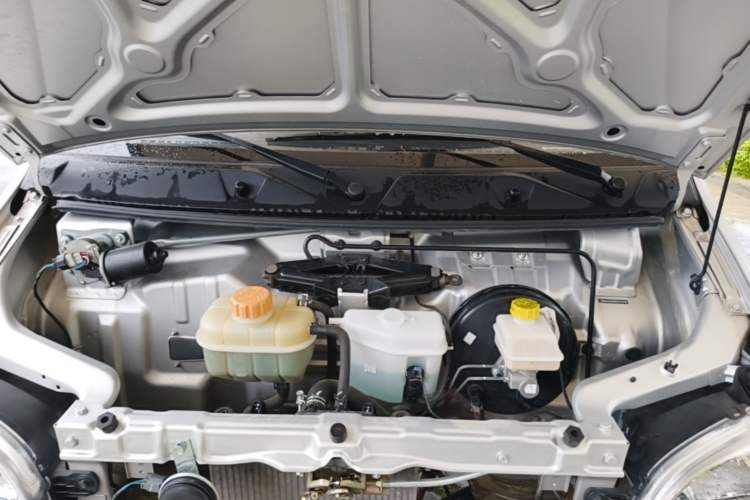Used Wuling Zhiguang 2023 1.5L Practical Version 5/7 Seats Engine Bay