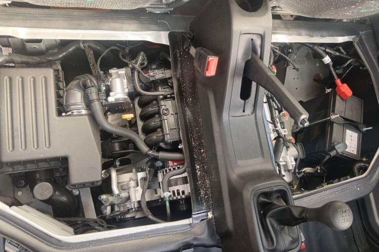 Used Wuling Zhiguang 2023 1.5L Practical Version 5/7 Seats Engine Bay