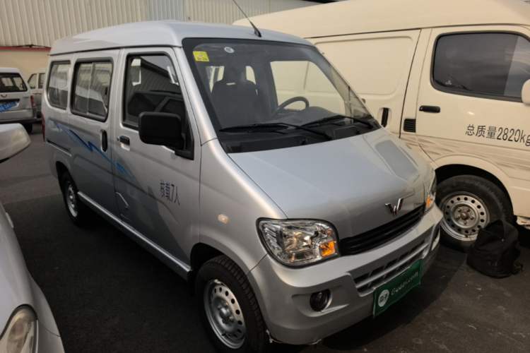 Used Wuling Zhiguang 2023 1.5L Practical Version 5/7 Seats Exterior 1