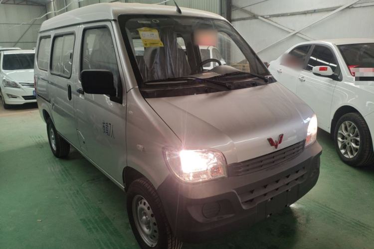 Used Wuling Zhiguang 2023 1.5L Practical Version 5/7 Seats Exterior 1