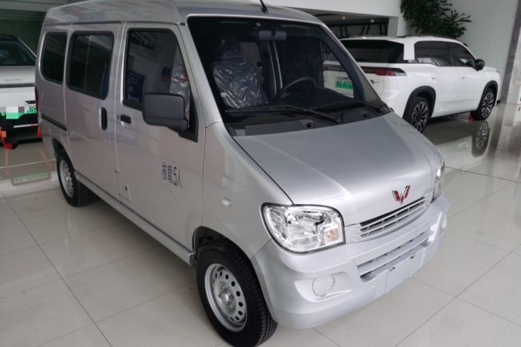 Used Wuling Zhiguang 2023 1.5L Practical Version 5/7 Seats Exterior 1