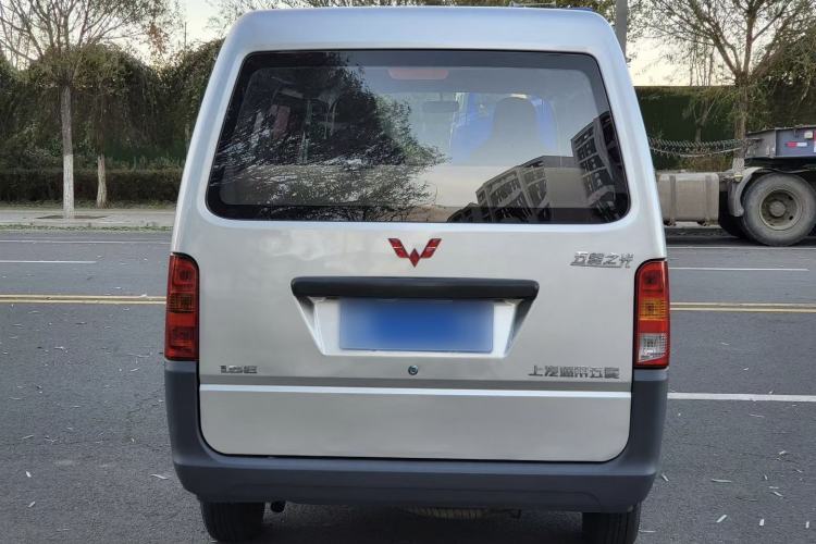 Used Wuling Zhiguang 2023 1.5L Practical Version 5/7 Seats Exterior 11