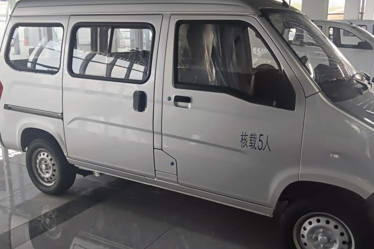 Used Wuling Zhiguang 2023 1.5L Practical Version 5/7 Seats Exterior 2