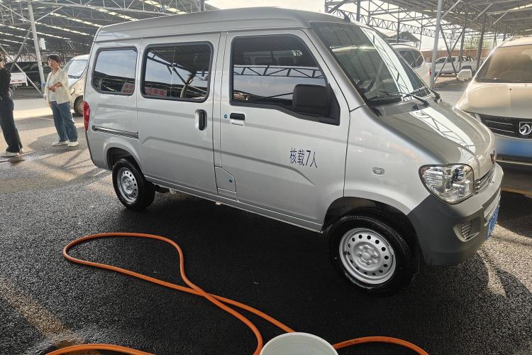Used Wuling Zhiguang 2023 1.5L Practical Version 5/7 Seats Exterior 2