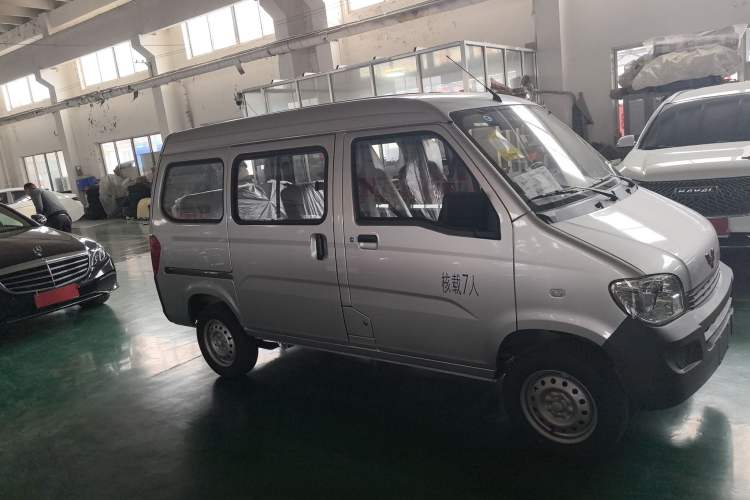 Used Wuling Zhiguang 2023 1.5L Practical Version 5/7 Seats Exterior 2