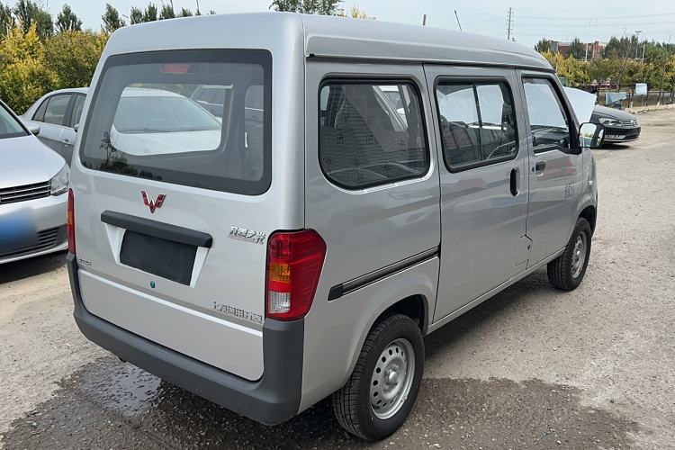 Used Wuling Zhiguang 2023 1.5L Practical Version 5/7 Seats Exterior 3