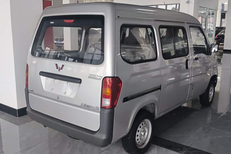 Used Wuling Zhiguang 2023 1.5L Practical Version 5/7 Seats Exterior 3