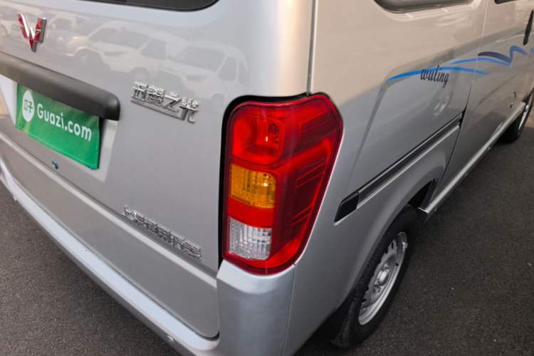 Used Wuling Zhiguang 2023 1.5L Practical Version 5/7 Seats Exterior 3
