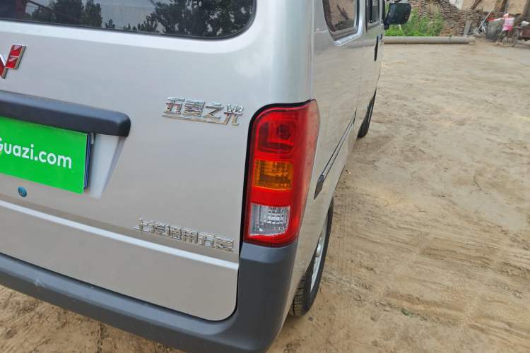 Used Wuling Zhiguang 2023 1.5L Practical Version 5/7 Seats Exterior 3
