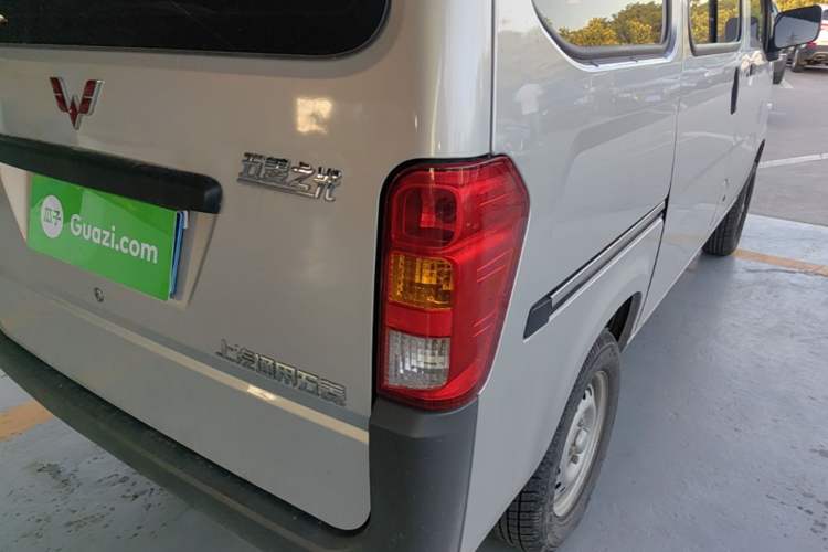 Used Wuling Zhiguang 2023 1.5L Practical Version 5/7 Seats Exterior 3